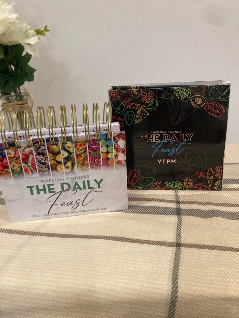 Perpetual Calendar The Daily Feast- White & Black
